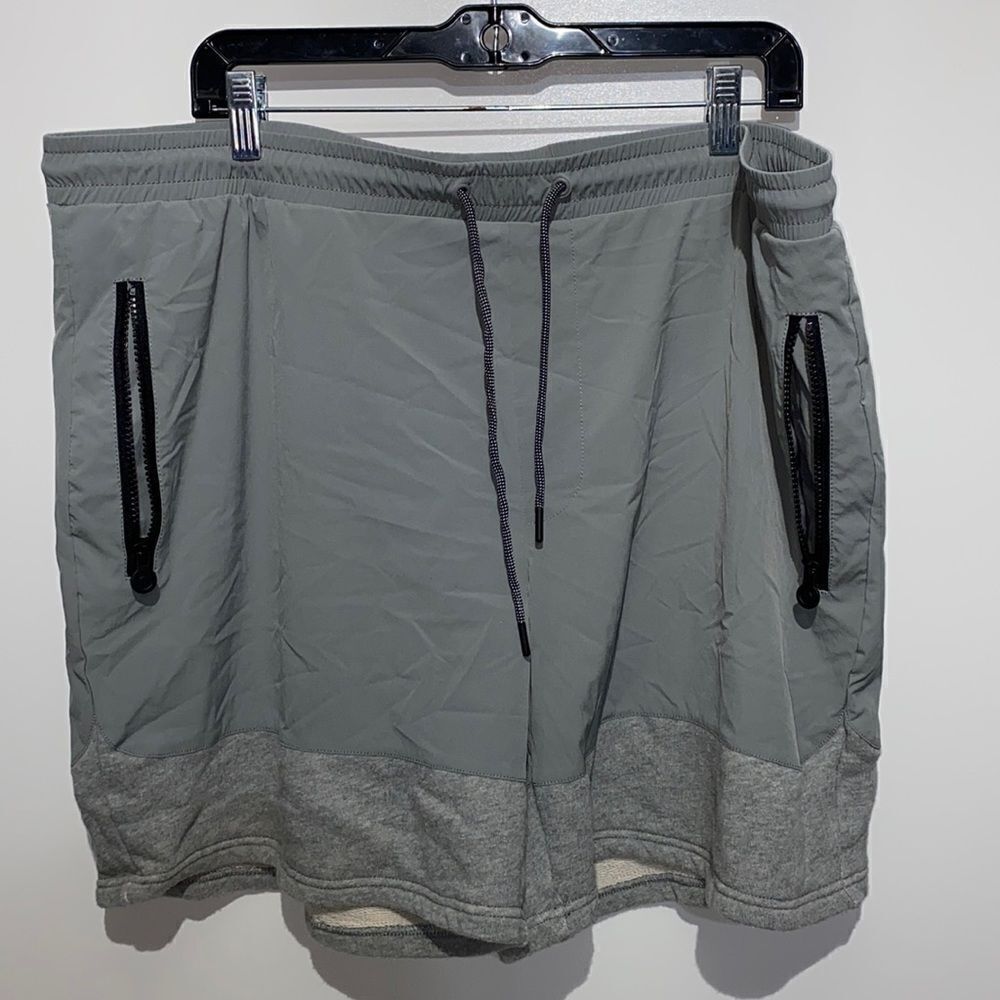 Men’s Hunter Gray Shorts size XL